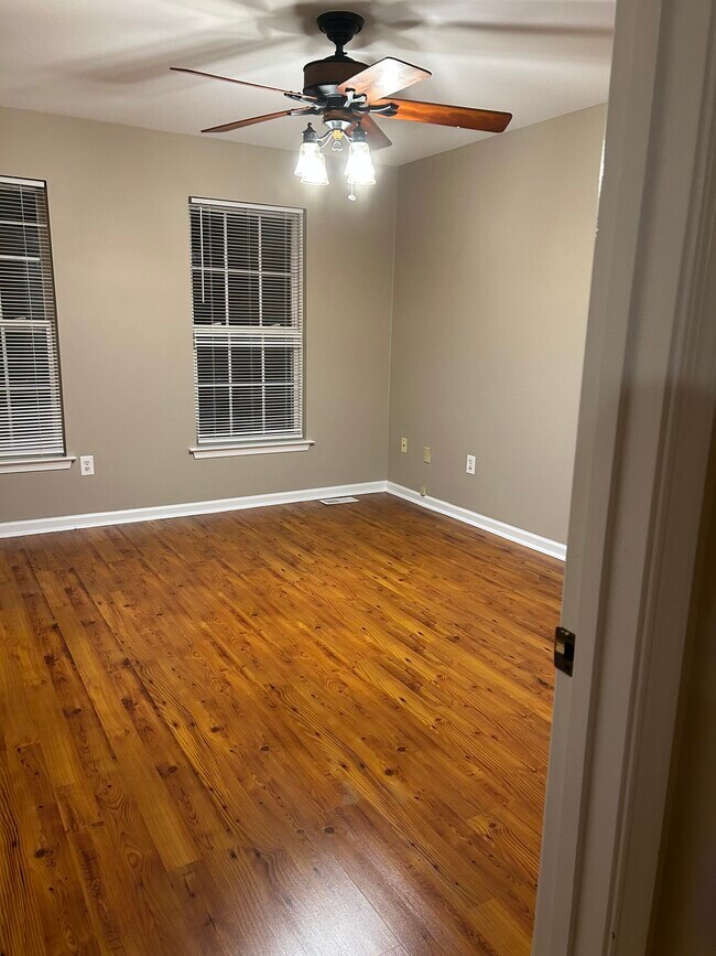 Building Photo - 349 Superior Rd