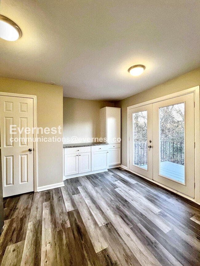 Building Photo - 2315 Oak Ct