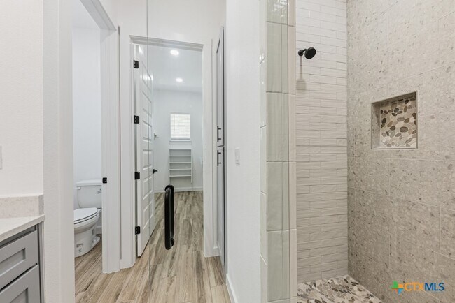 Building Photo - 158 S Academy Ave