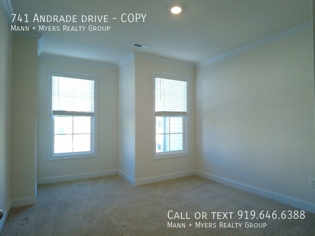 Building Photo - 741 Andrade Dr