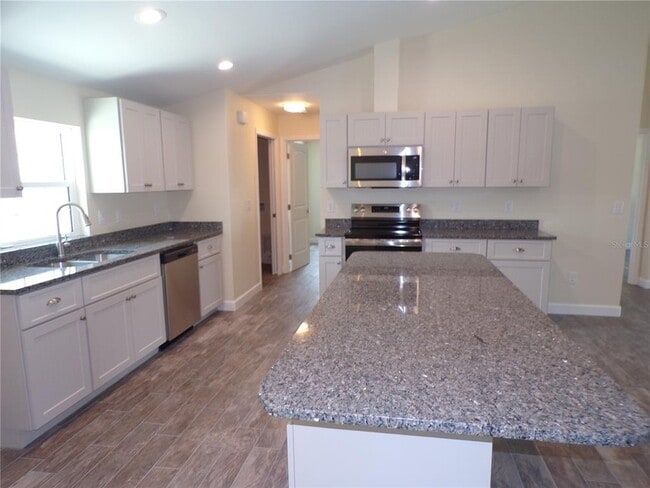 Building Photo - 3112 Pinetree St