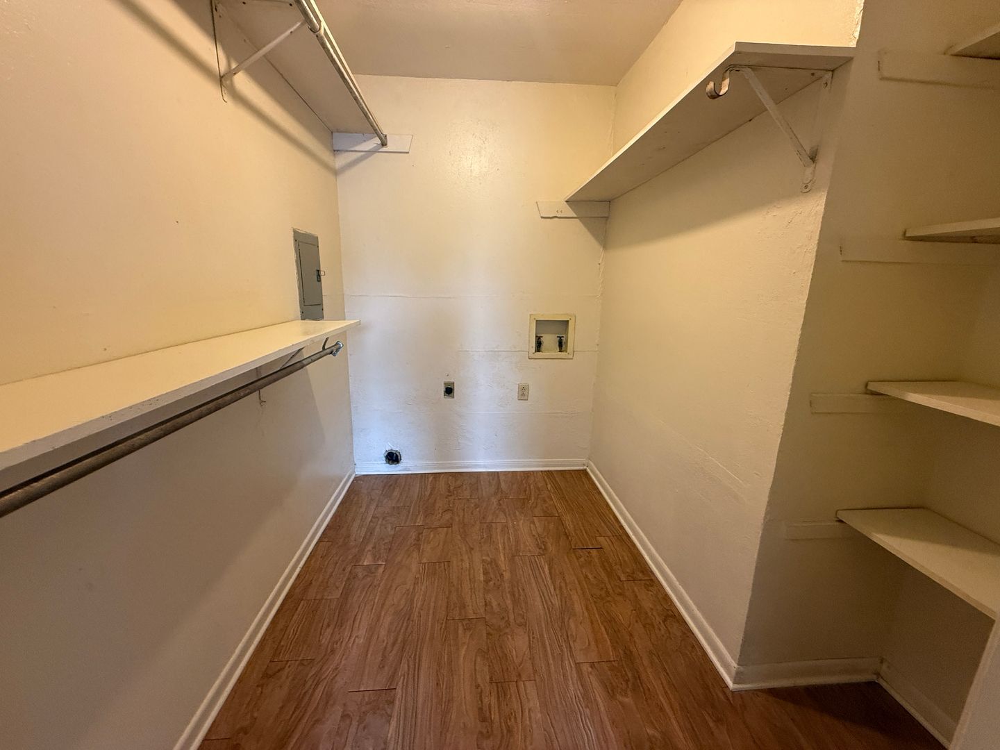 Building Photo - 4306 Lake Rd