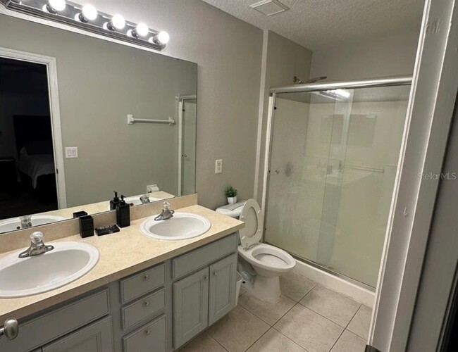Building Photo - 1737 Royal Ridge Dr