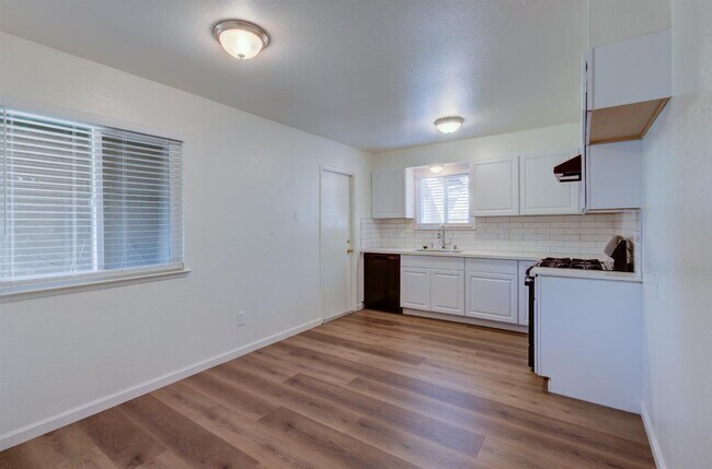 Building Photo - 1456 Browning Ave