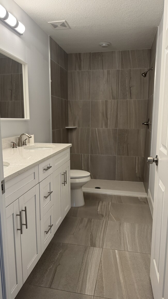 Master bathroom - 2369 SW 156th Loop