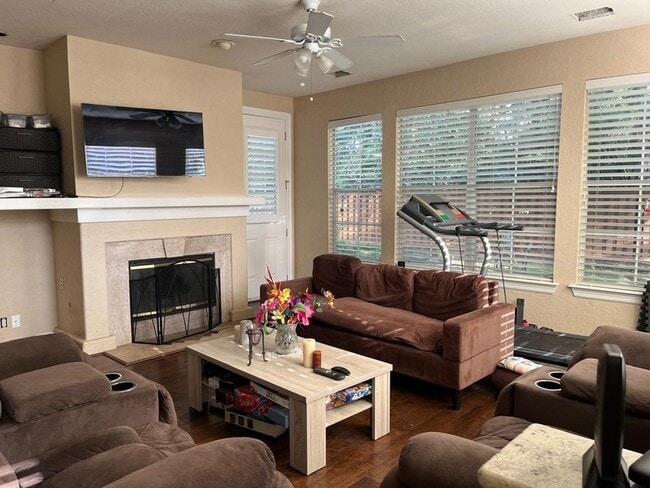 Building Photo - 3 Candle Pine Pl