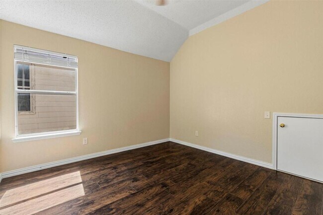 Building Photo - 4953 Sunset Ridge Dr