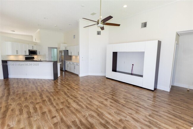Building Photo - 280 Landings Blvd