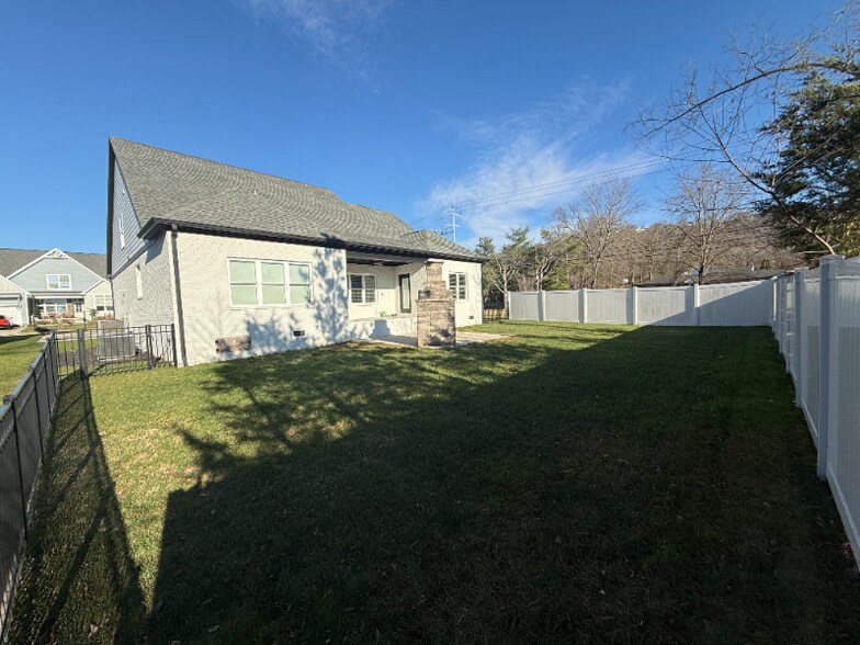 Building Photo - 9538 Silver Stone Ln