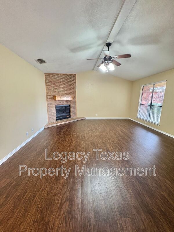 Primary Photo - 1208 Lindsey Ln
