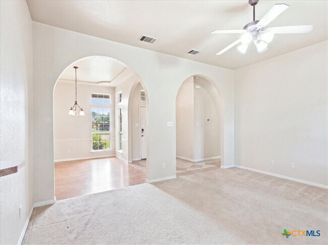 Building Photo - 1200 Lancelot Dr