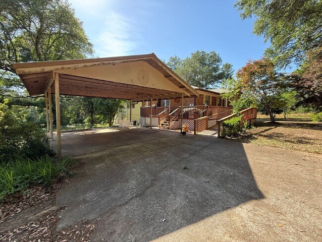 Building Photo - Milton / Pace - 3 bedroom, 2 bathroom