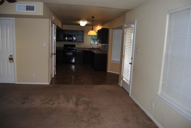 Building Photo - 370 Bentridge Drive