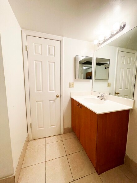 Building Photo - 2810 N Oakland Forest Dr