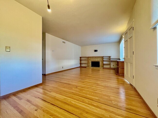 Building Photo - 7583 Lockford Ct