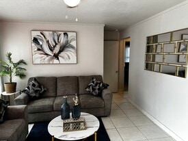 Building Photo - Albores Apartments