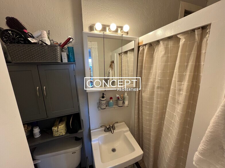 Building Photo - 40 Anderson St