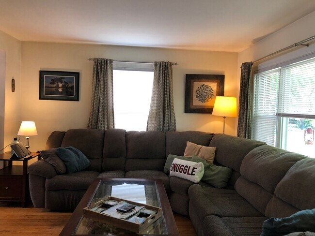 Building Photo - 112 Rowe St