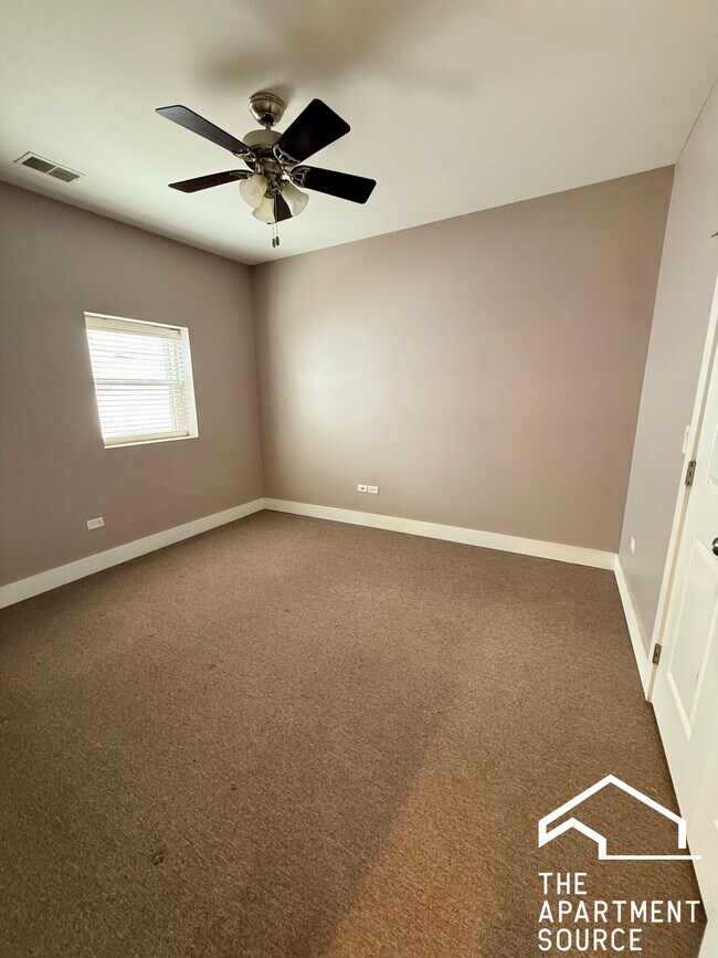 Building Photo - 3433 S Indiana Ave