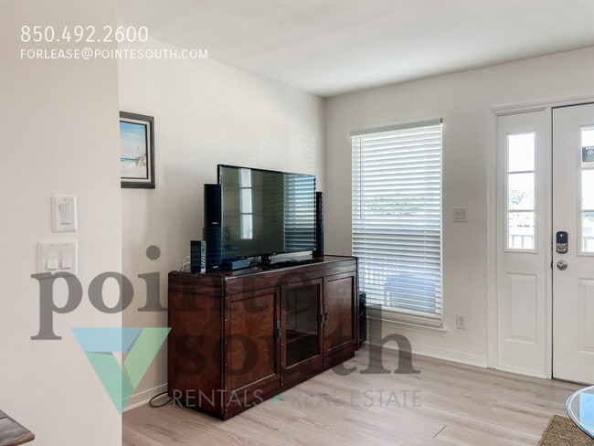 Building Photo - 13948 River Rd