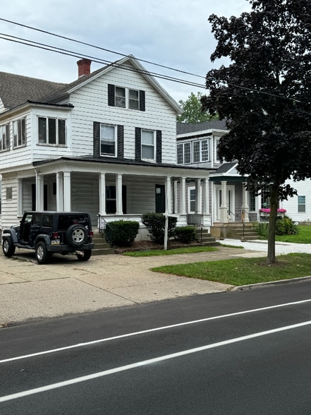Primary Photo - 549 W 10th St