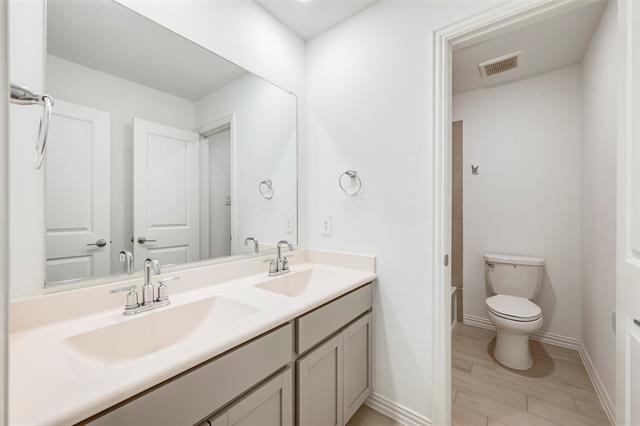 Building Photo - 14605 Little Water Dr