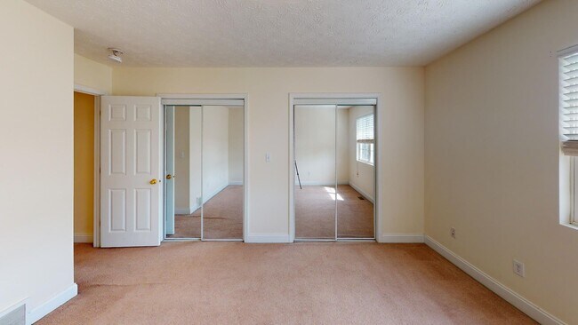 Building Photo - 7100 Country Club Dr