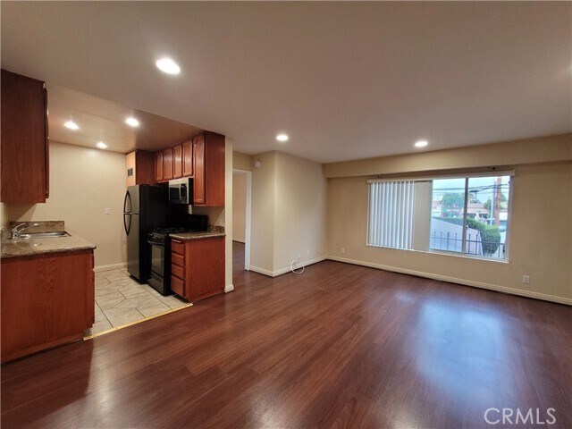 Building Photo - 11041 La Maida St