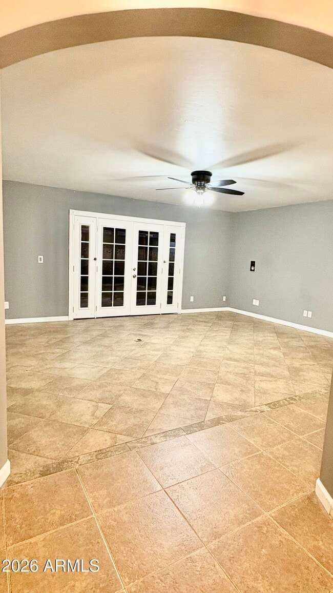 Building Photo - 2140 W Utopia Rd