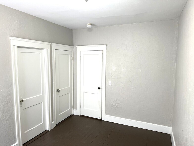 Building Photo - 28-30 Knight Street