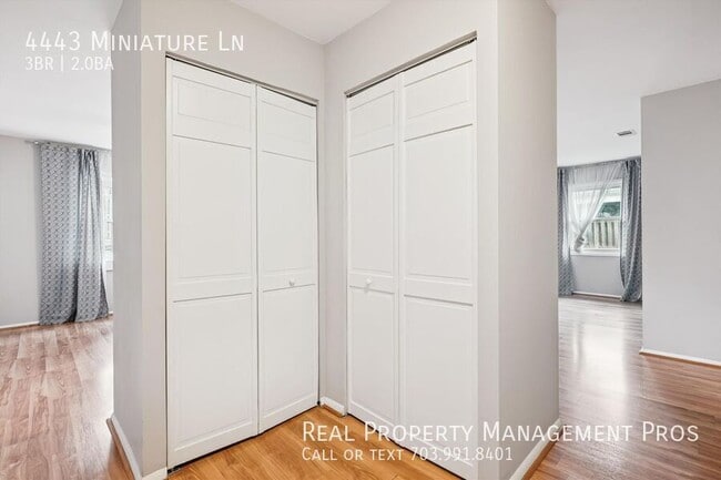 Building Photo - 4443 Miniature Ln