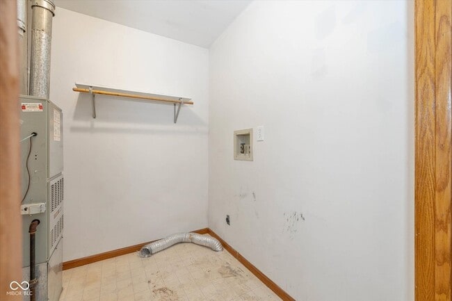 Building Photo - 900 Yandes St