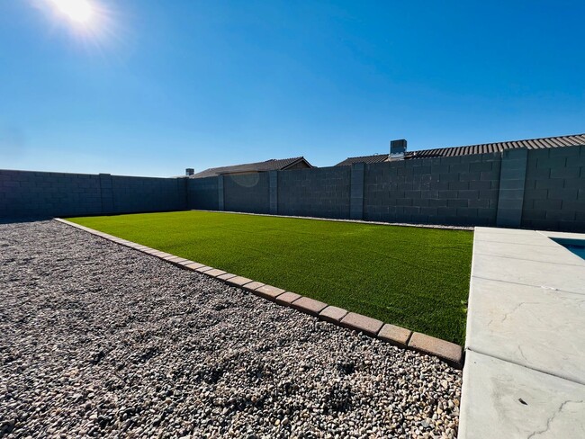 Building Photo - SAGUARO DESERT POOL HOME