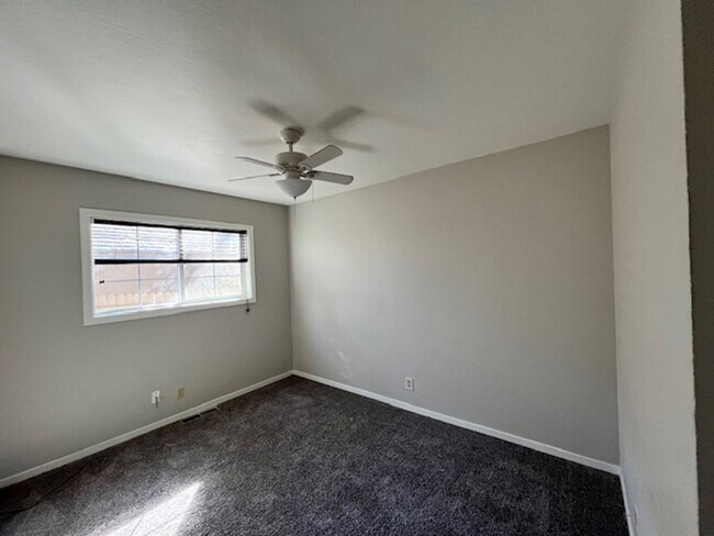 Building Photo - 3 Bedroom Home Centrally Located in Carson City