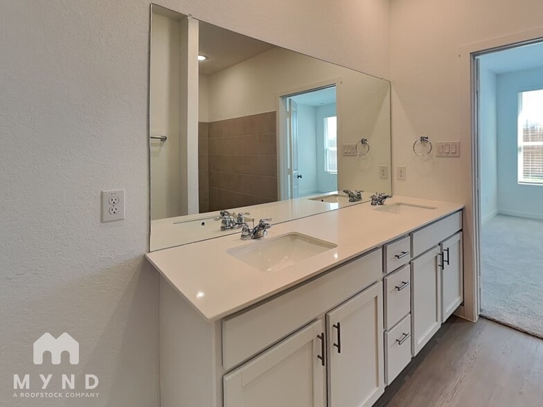 Building Photo - 10554 Ysasmendi Rdg