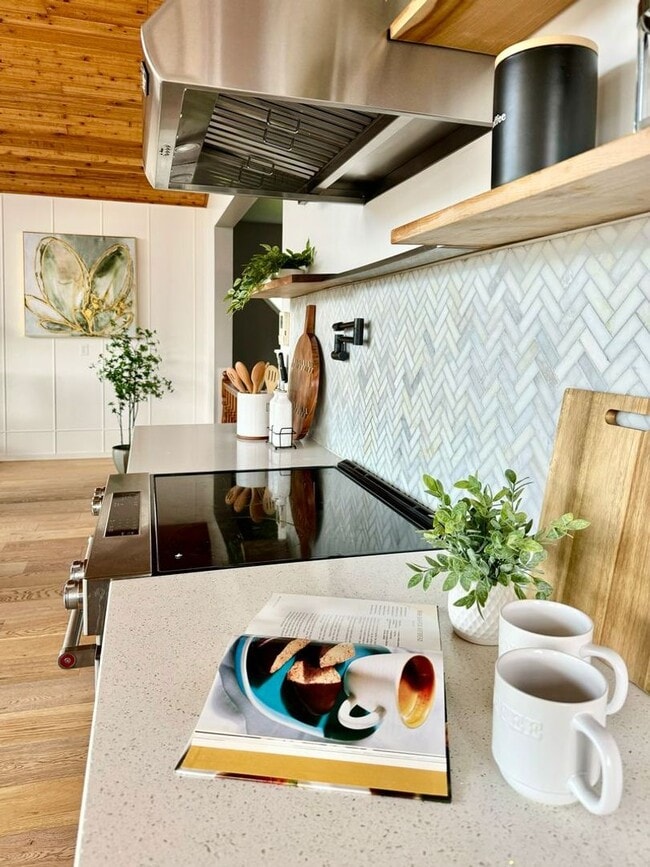 Building Photo - One Of A Kind Freeland Home with Two Seper...