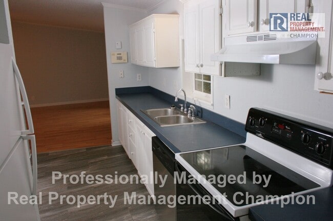 Building Photo - Charming Home in Quiet Neighborhood Near Monkey Junction