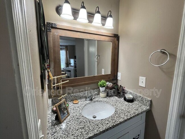 Building Photo - 6088 Westgate Dr