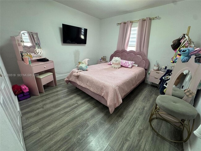 Building Photo - 427 NW 19th Ave