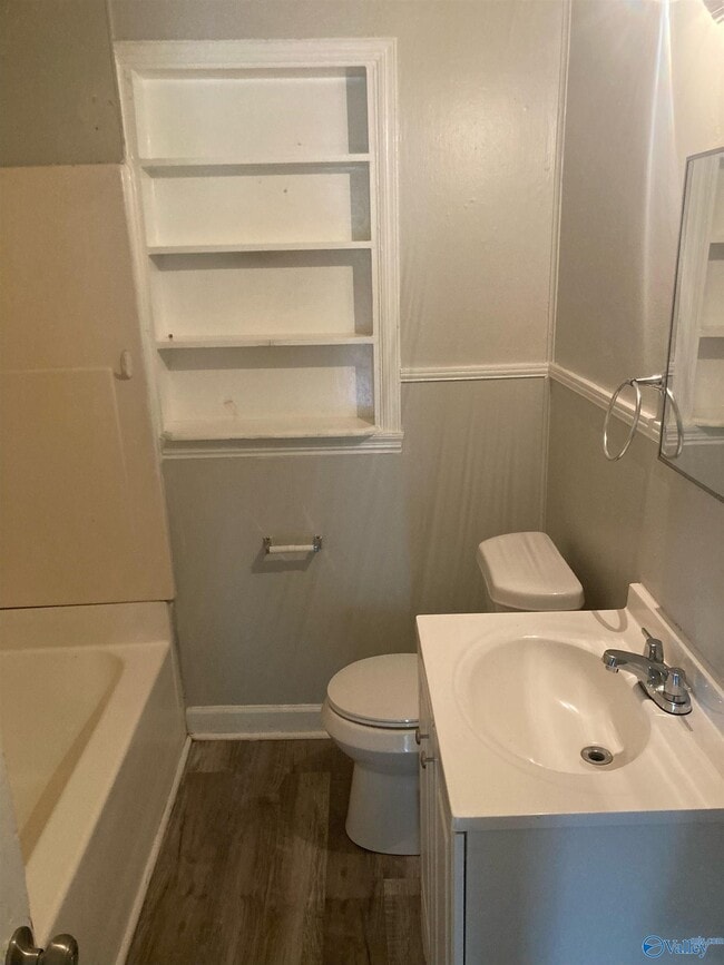 Building Photo - 1020 Fairway Dr NW