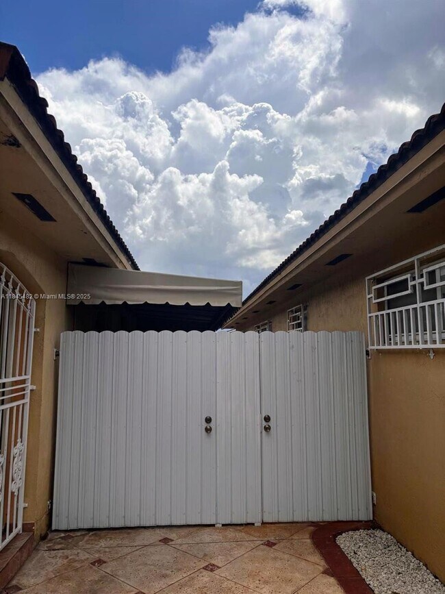 Building Photo - 3170 W 78th St