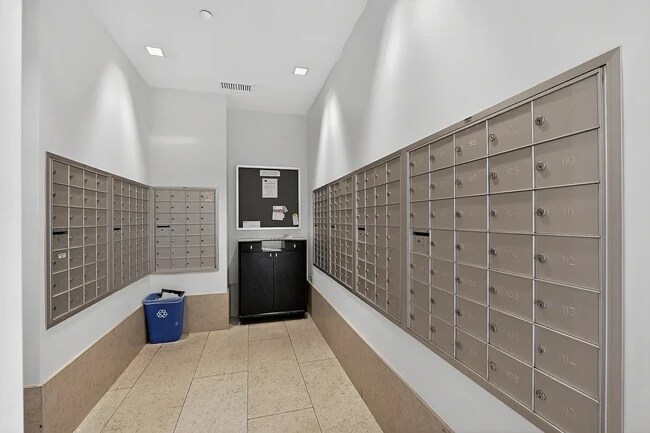 Building Photo - 585 9th St