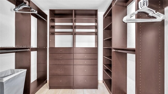 Building Photo - 1715 NE 40th St