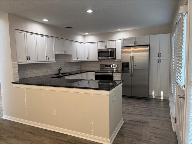 Building Photo - 12800 Briar Forest Dr