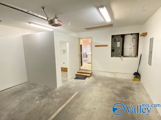 Building Photo - 110 River Oaks Dr