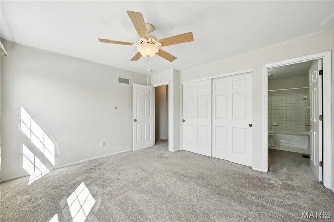 Building Photo - 1043 Oakwood Farms Ln