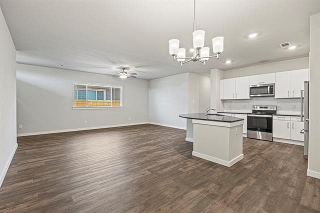 Building Photo - 617 Blackland dr