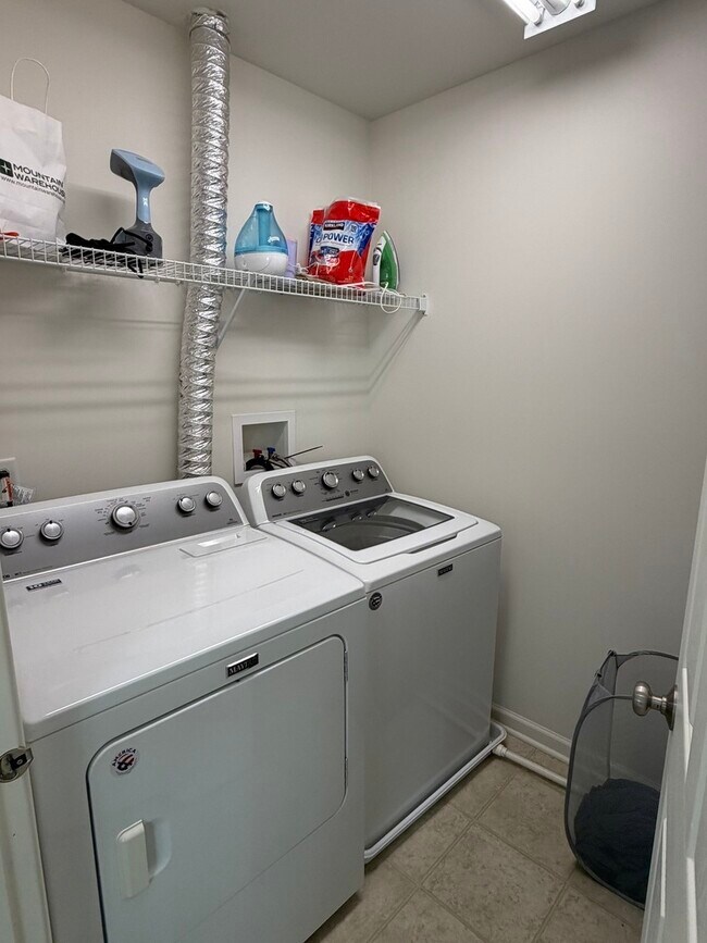 Building Photo - 10097 Cummings St