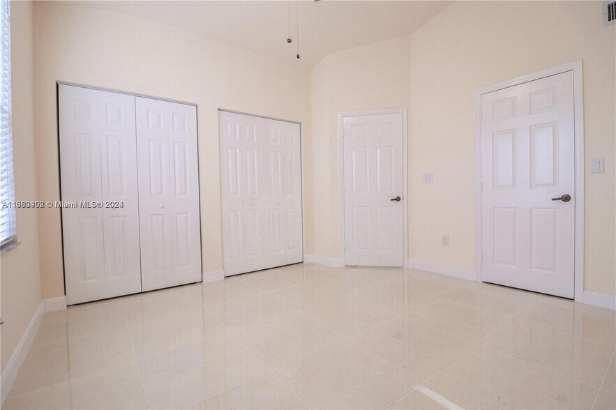 Building Photo - 741 SW 148th Ave