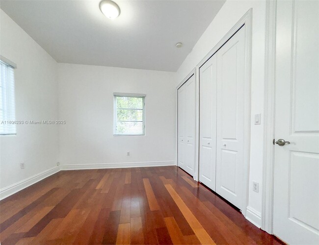 Building Photo - 10170 SW 75th Pl